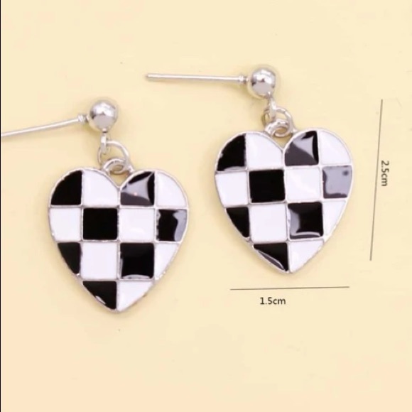 🆕 Checkerboard Heart Earrings… Brand New!!! Black & White Enamel !!! - Picture 2 of 3